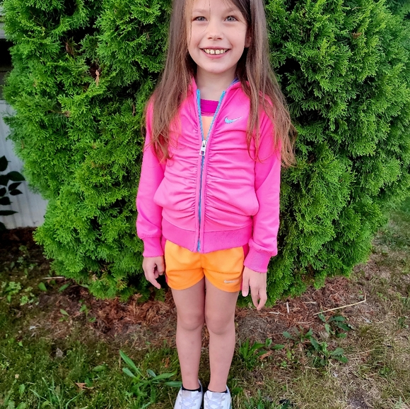 MEET YOUR SELLER! 💖🥰 - Picture 6 of 16